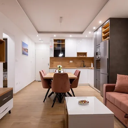 Exquisite And Stylish Apartament *