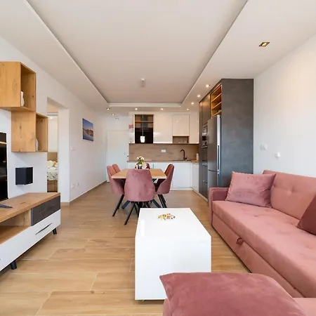 Exquisite And Stylish Apartament Trogir