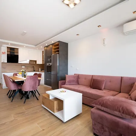 Exquisite And Stylish Apartament Trogir